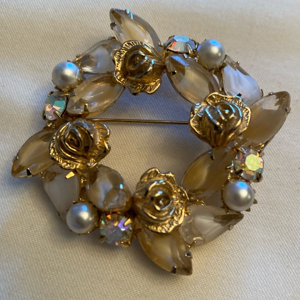 Vintage WEISS Wreath Brooch Pin Givre Glass Rhinestones Faux Pearls Roses SIGNED